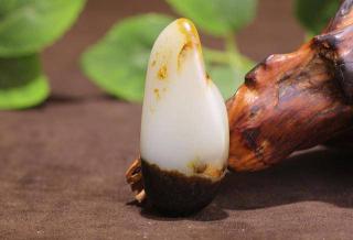 万年天地聚黑皮和田玉籽料原石