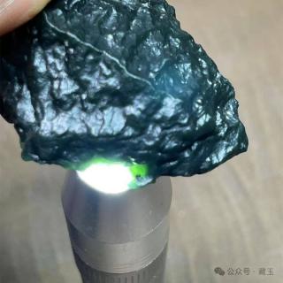 和田玉黑色系里少见的珍品,墨玉只能排第三!