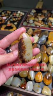 53.2聚黑皮洒秋梨皮特色原籽高青白肉细微白皮挂件小把#和田玉籽料 #